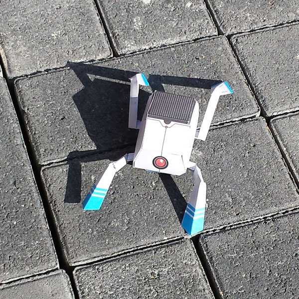 Papertoy-Roboter BugBot von Nick Knite